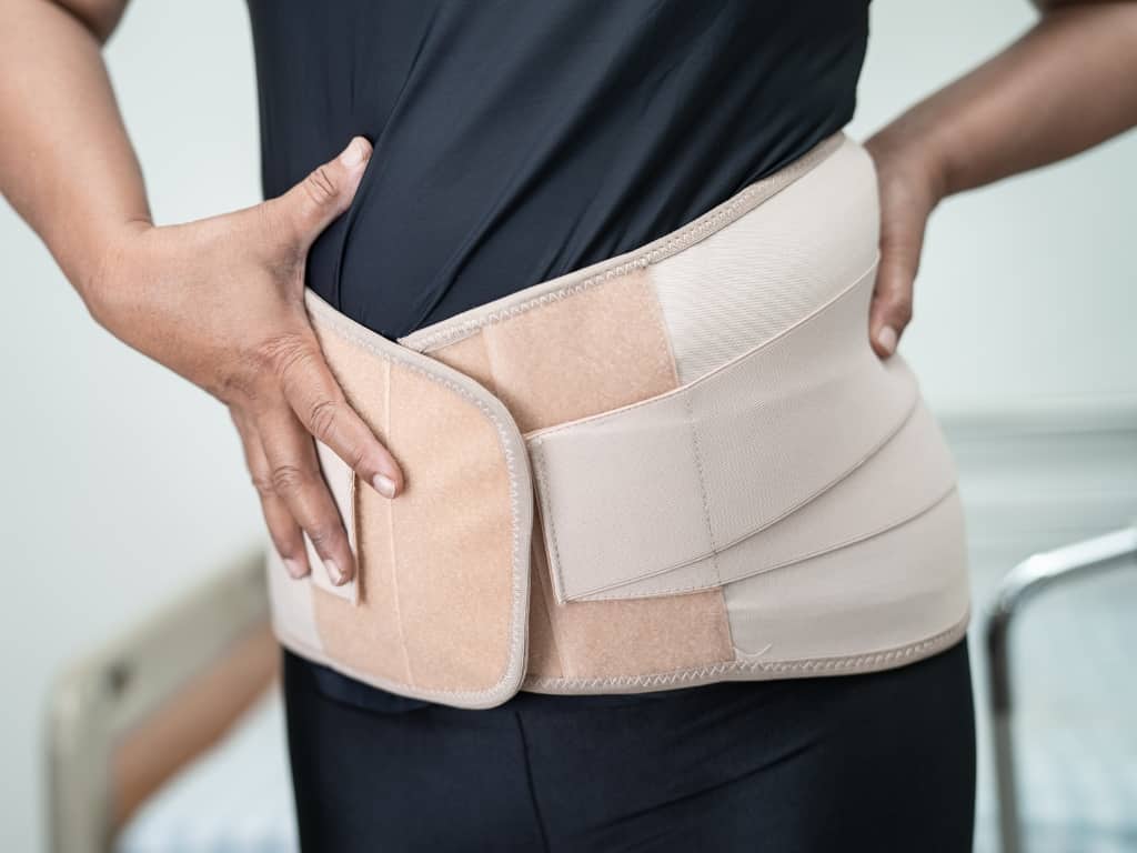蕨セントラル整形外科｜腰部脊柱管狭窄症の症状や原因を解説するイメージ画像